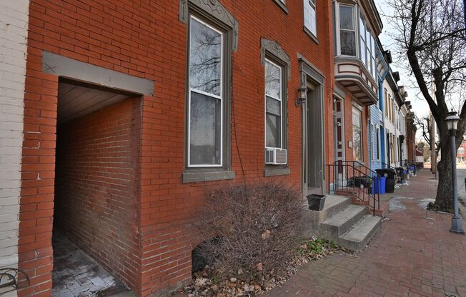 562 Race St