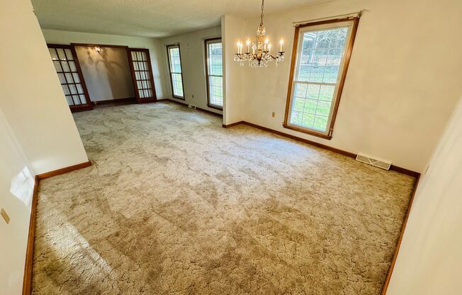 For Lease - 3 Bed, 2 Bath, 2500sqft home on 0.5 acres in Brush Creek!