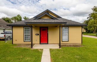 Upgraded 3 bed 1 bath home in 77701! Near BMT Exxon Lube Plant!