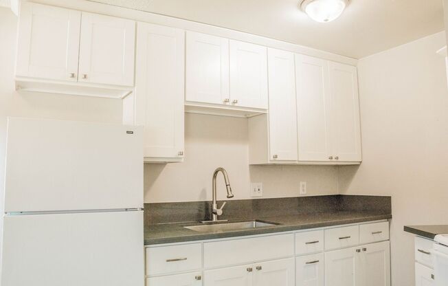 2 beds, 1 bath, 950 sqft, $1,575, Unit 29