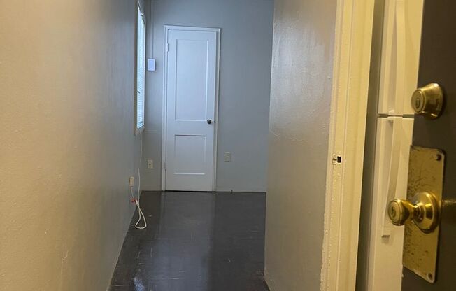 1 bed, 1 bath, 365 sqft, $950, Unit 02A