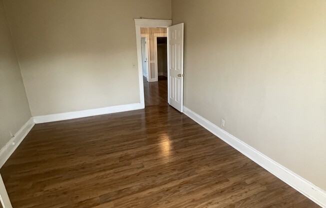 2 beds, 1 bath, $3,000, Unit 24