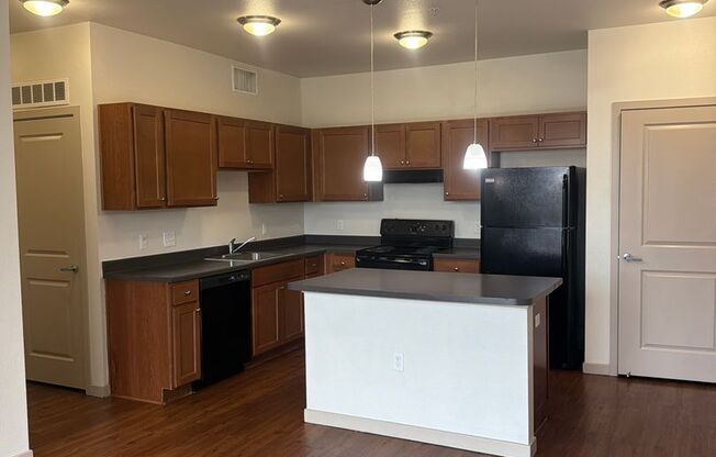 2 beds, 2 baths, 919 sqft, $1,650, Unit 2-310