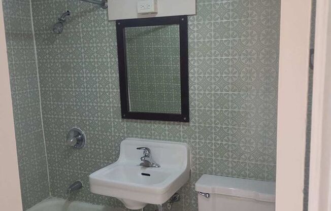 1 bed, 1 bath, 600 sqft, $1,300, Unit 537