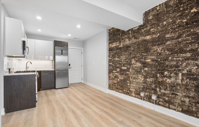 3 beds, 1 bath, 670 sqft, $1,995, Unit 1552.5-3H
