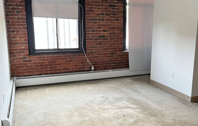 1 bed, 1 bath, 715 sqft, $1,775, Unit 45-610