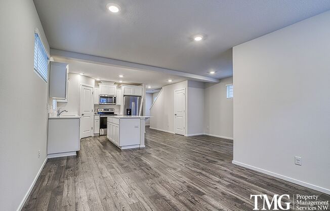 Contemporary 3 bed 2 bath Home in the Barberton Neighborhood!