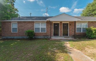 $1,000 - Updated 2 Bed/1 Bath Duplex With Stainless Steel Appliances!