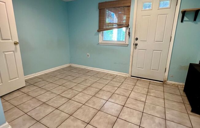 Gorgeous Studio Apartment in Manayunk! Available mid-August!