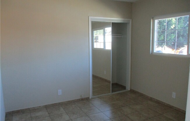 2 beds, 1 bath, 700 sqft, $2,200