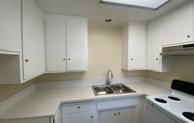 1 bed, 1 bath, 605 sqft, $1,995, Unit 15