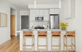 553 W 53 ST