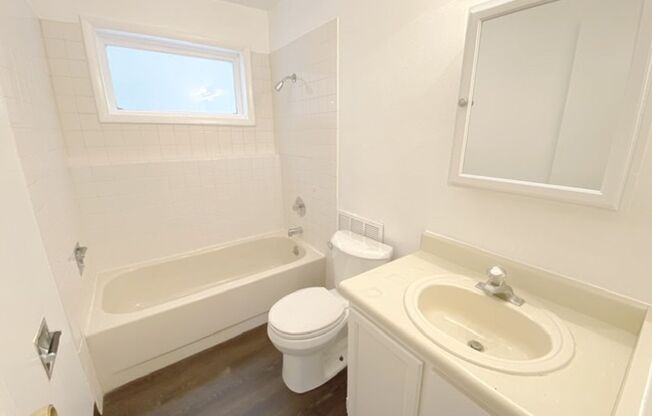 1 bed, 1 bath, $1,095, Unit B