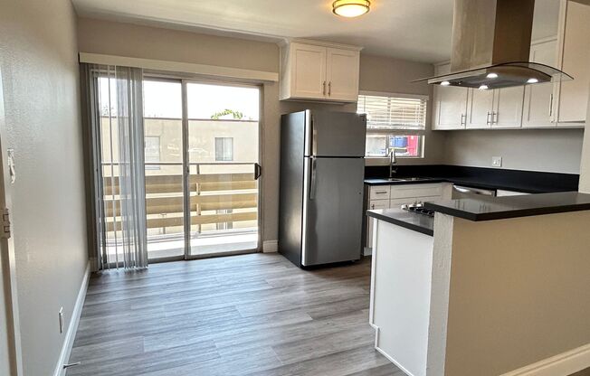 2 beds, 1 bath, 850 sqft, $2,495, Unit 27