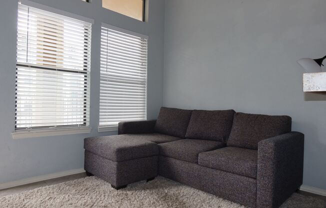 Wesdgewood West Campus - 1BD / !BA - 10 Ft Ceilings - Nodern Appliances - Gated - W/D -  $1200