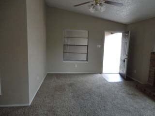 2 beds, 1 bath, 818 sqft, $850, Unit B