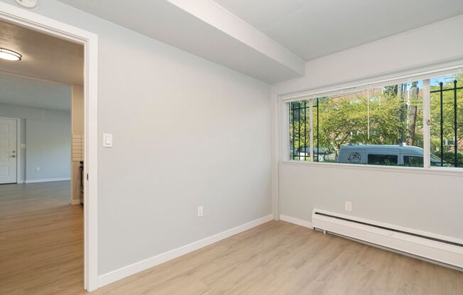 2 beds, 1 bath, 800 sqft, $2,145, Unit 333