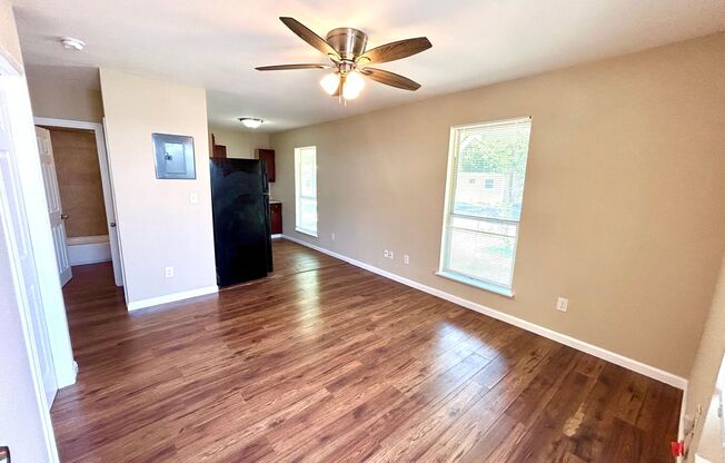 2 Bedroom / 1 Bath Duplex Near Lackland AFB!