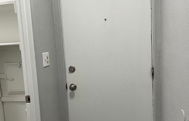 Large Spacious 1 & 2 Bedroom Apartments - Move in Special