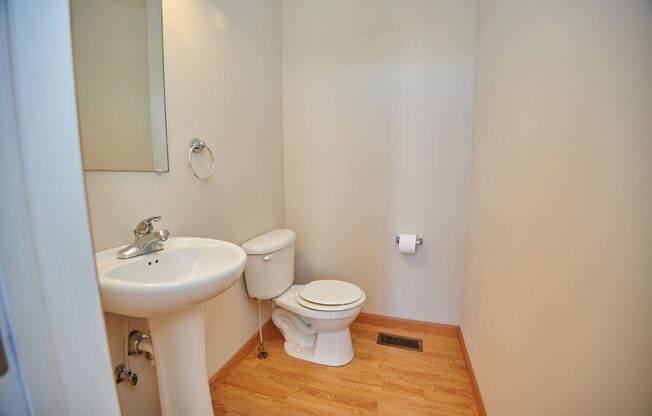 2 beds, 2.5 baths, 1,100 sqft, $1,295, Unit 34W