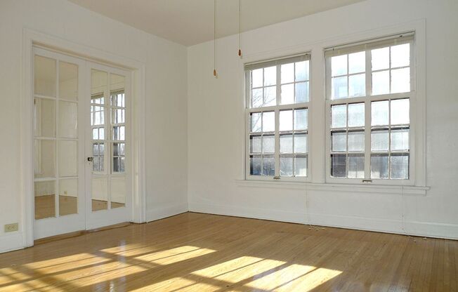 2 beds, 1 bath, 860 sqft, $1,305, Unit 24 - 212