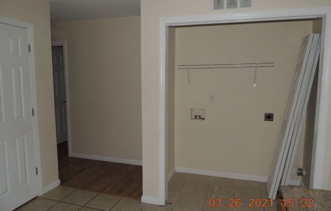 2 beds, 2 baths, $1,000, Unit # 3