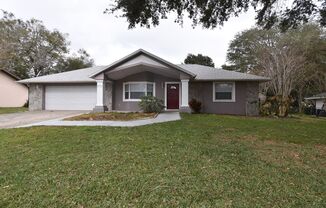 OCALA: 3 bed/2 bath Home w/Separate Building for Office or Storage