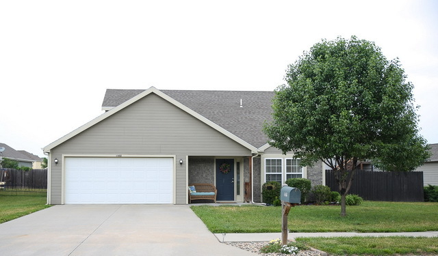 Beautiful 3 bedroom home just off Green Valley Rd on East Side!