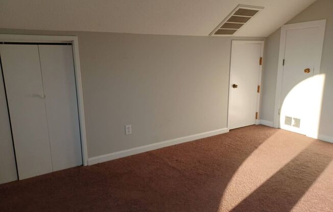 1 bed, 1 bath, $1,100, Unit 1710 W University Ave - Unit 1