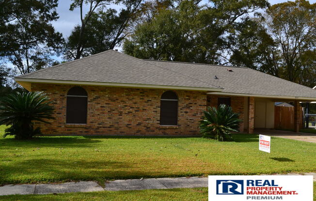 Charming 3 Bedroom 2 Bathroom Home in Secluded Neighborhood of Baker, LA