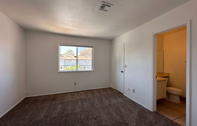 2 beds, 1.5 baths, $1,250, Unit # #B