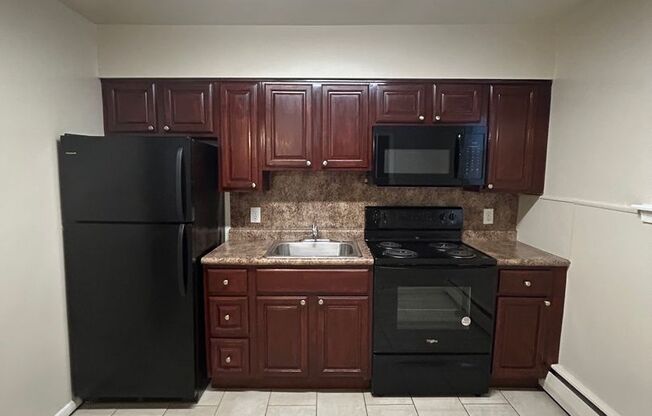 1 bed, 1 bath, 700 sqft, $1,260, Unit CB1