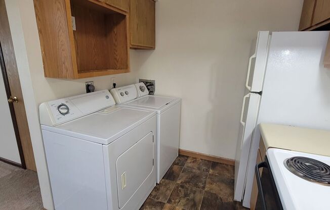 2 beds, 1 bath, $1,300