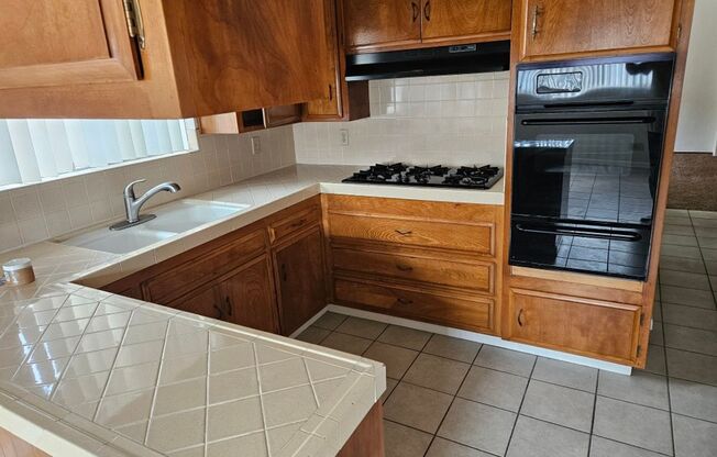 2 Bedroom - 1 Bathroom unit in Point Loma