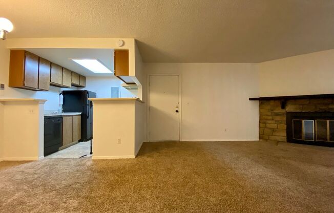 1 Bed 1 Bath Aurora Condo Located Near Cherry Creek Stat Park! Available NOW!!!