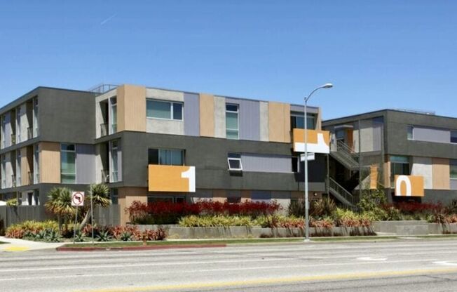 1107 VENICE BLVD