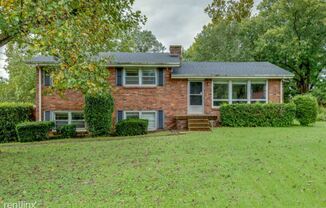 917 Crownhill Dr
