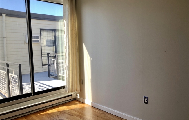 2 beds, 1.5 baths, 647 sqft, $4,400, Unit 616