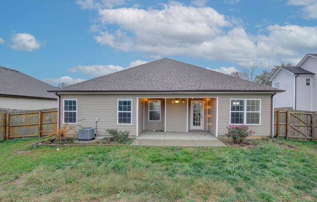 Fresh and Clean 3 bed 2 bath.  Sweet layout!