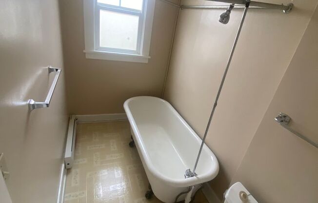 Studio, 1 bath, 400 sqft, $850, Unit 2