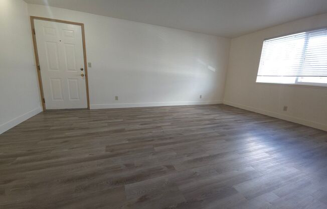 2 beds, 1 bath, 875 sqft, $1,350, Unit 127-38