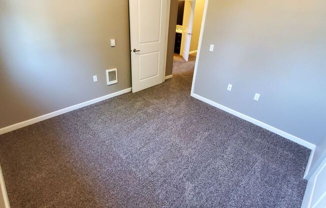 3 beds, 2 baths, 1,127 sqft, $1,790, Unit 211