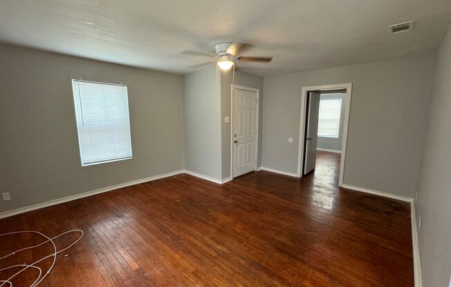 2 beds, 1 bath, $1,195