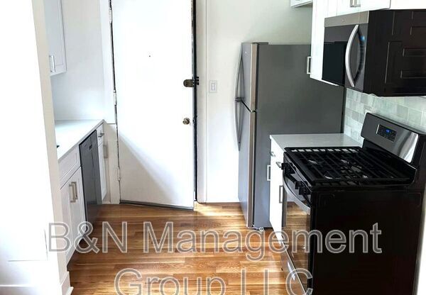 1065 W DAKIN