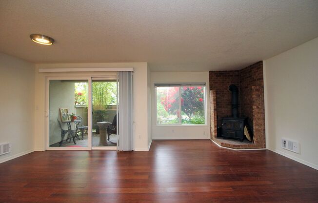 Beautifully Renovated 3 Bedroom Condo in the Heart of Lake Oswego