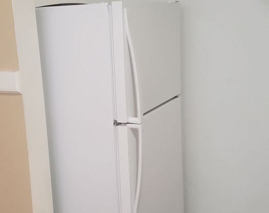 1 bed, 1 bath, 832 sqft, $990, Unit 305