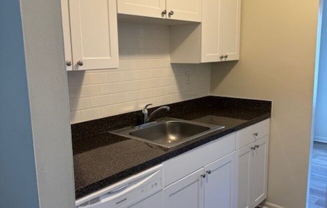 1 bed, 1 bath, 715 sqft, $1,600, Unit 00 - K- 2