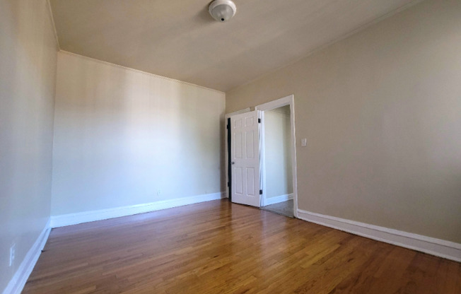 1643 W 80 ST