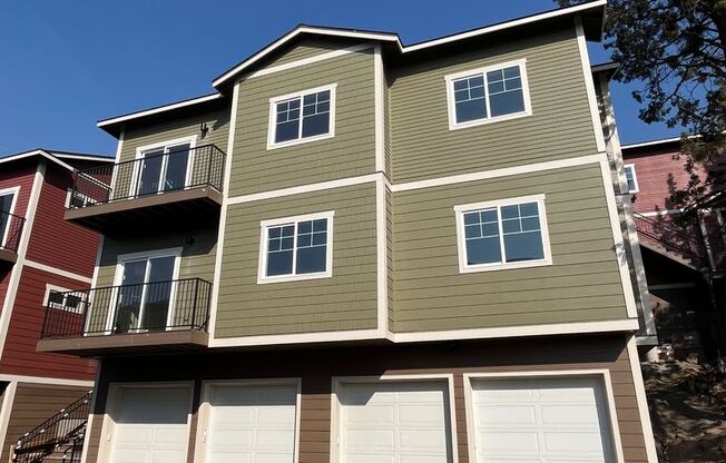 Brand New 2 Bed/1 Bath Duplex Apartment with Two Car Garage - Westside Bend