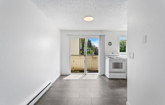 2 beds, 1 bath, 794 sqft, $1,395, Unit 3